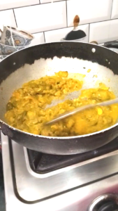 Stir Frying Ridge Gourd on High Flame for Better Flavor